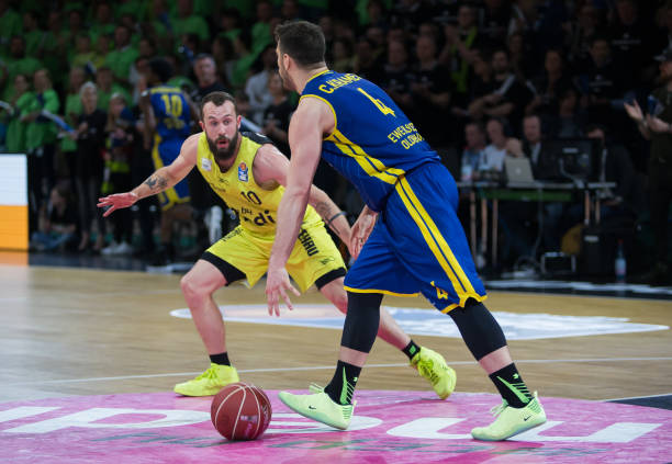 库兹马升级版？雄鹿签下了有进攻有防守的新球员